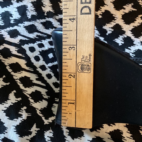 Tommy Hilfiger Black Leather Heels- Size 10 - Picture 6 of 10